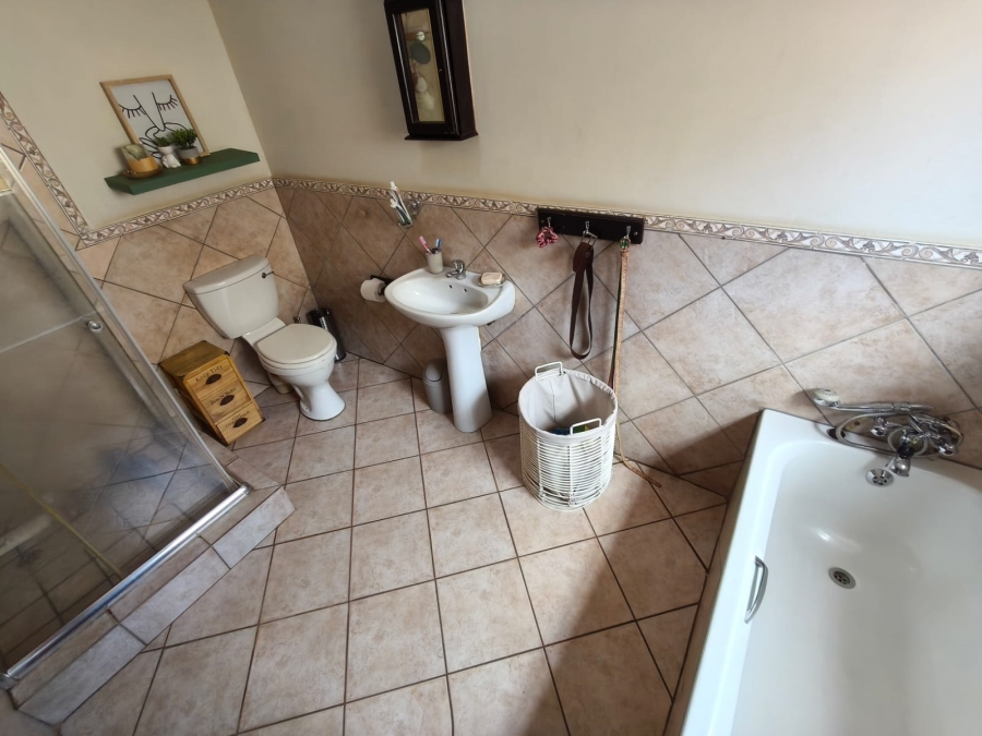3 Bedroom Property for Sale in Safari Gardens North West
